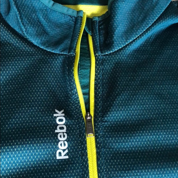 Reebok 1/4 zip Pullover - Picture 3 of 7